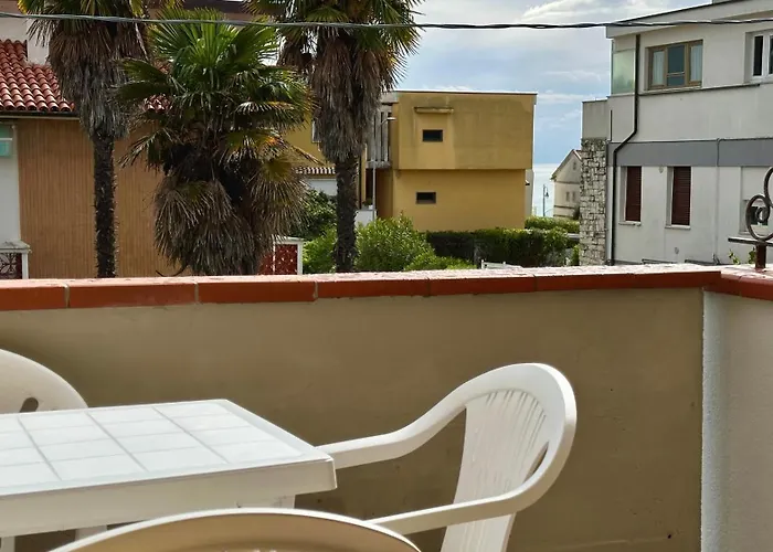 M095 - Marcelli, Trilocale Ristrutturato A 100 M Dal Mare Marcelli